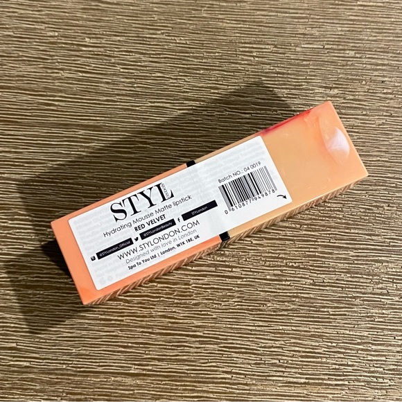 Brand New Stylondon Hydrating Mousse Matte Lipstick - Red Velvet - Picture 3 of 3